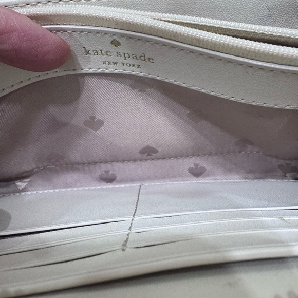 Kate Spade Quilted White Cream Beige Leather Zip Around Wallet - Picture 6 of 8